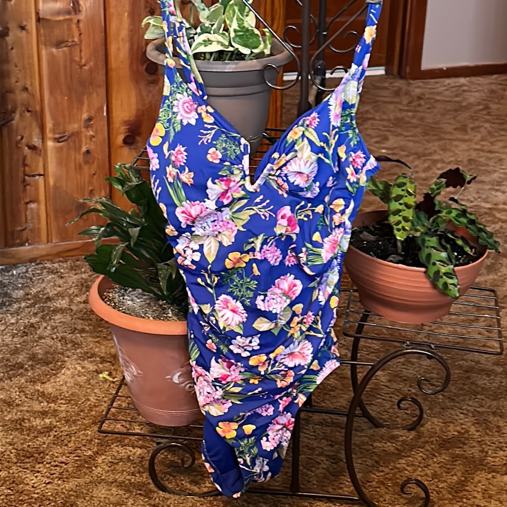 💜💜 Ladies One Piece Super Slimming Floral Swimsuit Size M